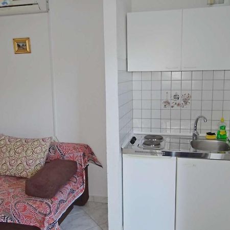 Apartments Tomislav - 120 M From Beach Donji Okrug (Ciovo) Exterior foto