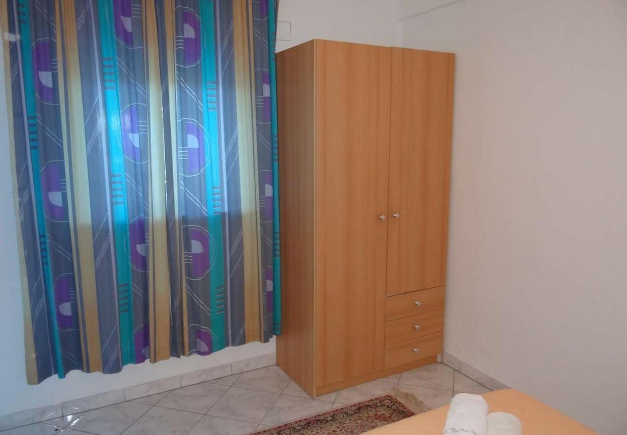 Apartments Tomislav - 120 M From Beach Donji Okrug (Ciovo) Exterior foto