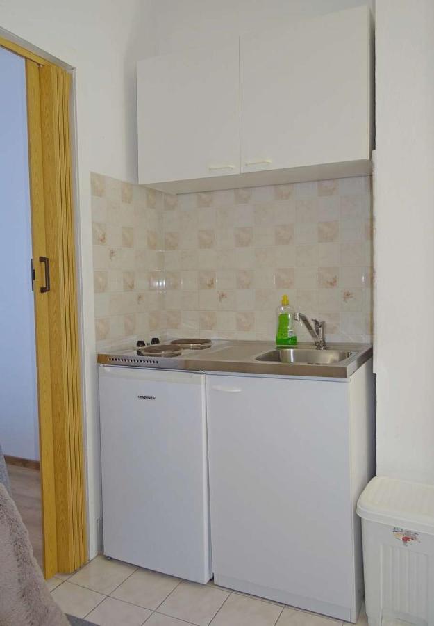 Apartments Tomislav - 120 M From Beach Donji Okrug (Ciovo) Exterior foto