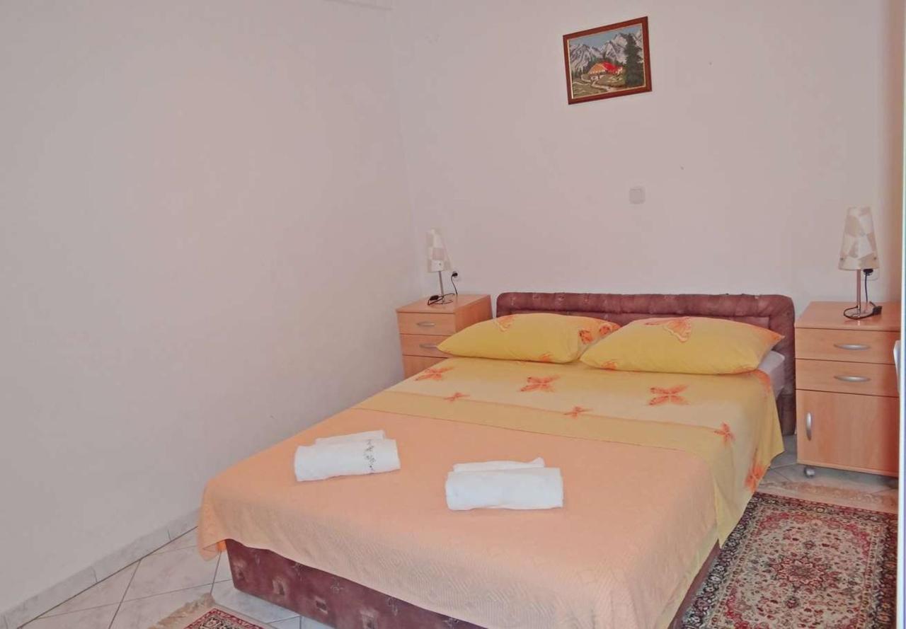 Apartments Tomislav - 120 M From Beach Donji Okrug (Ciovo) Exterior foto