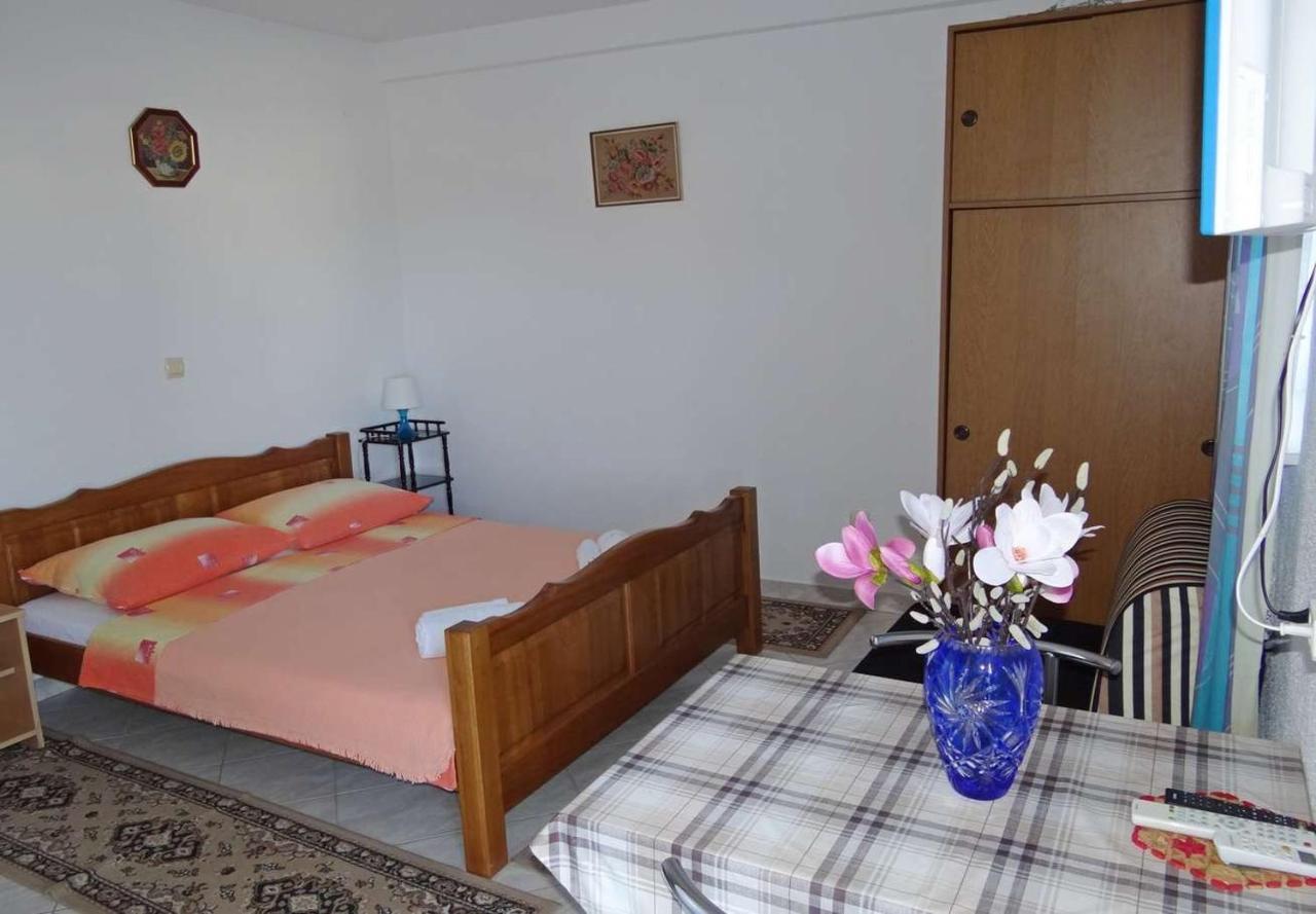 Apartments Tomislav - 120 M From Beach Donji Okrug (Ciovo) Exterior foto