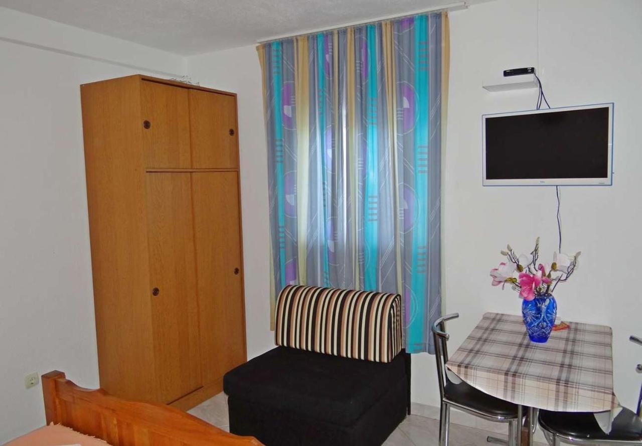 Apartments Tomislav - 120 M From Beach Donji Okrug (Ciovo) Exterior foto