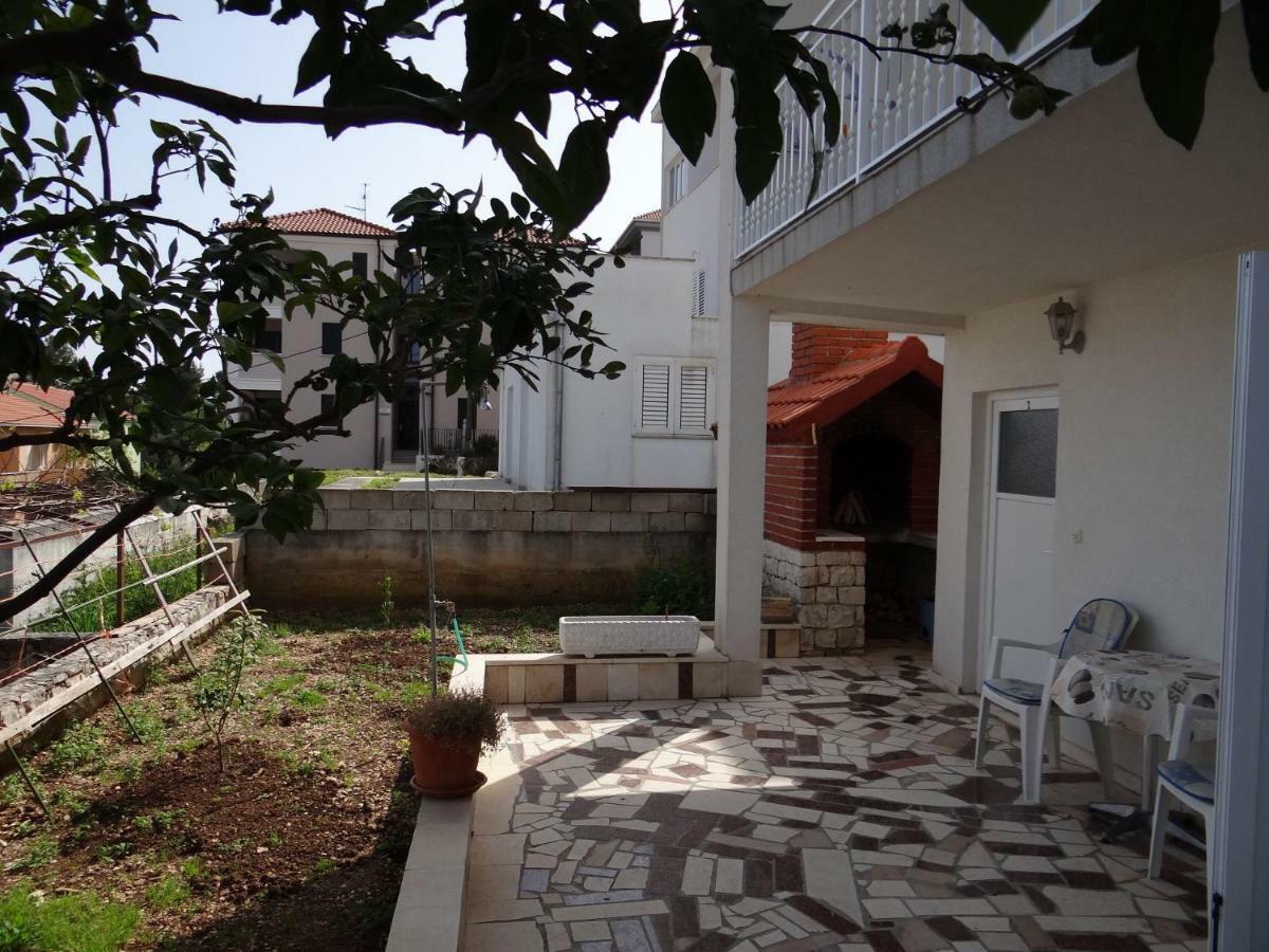 Apartments Tomislav - 120 M From Beach Donji Okrug (Ciovo) Exterior foto