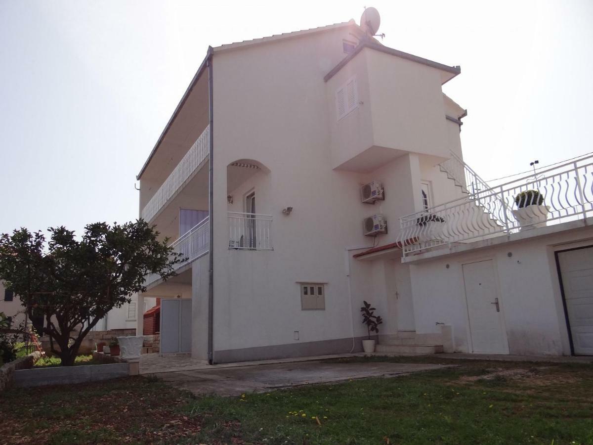 Apartments Tomislav - 120 M From Beach Donji Okrug (Ciovo) Exterior foto